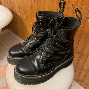 Platform doc martens